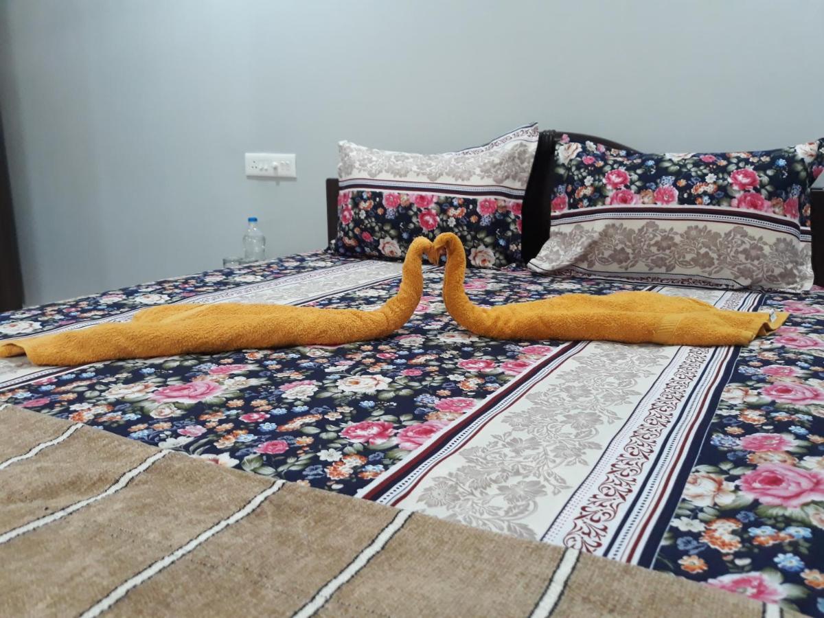 Shawn'S The Morjim Enclave Otel Dış mekan fotoğraf