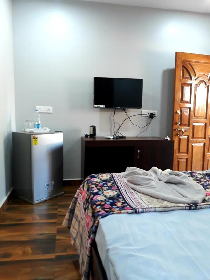 Shawn'S The Morjim Enclave Otel Dış mekan fotoğraf